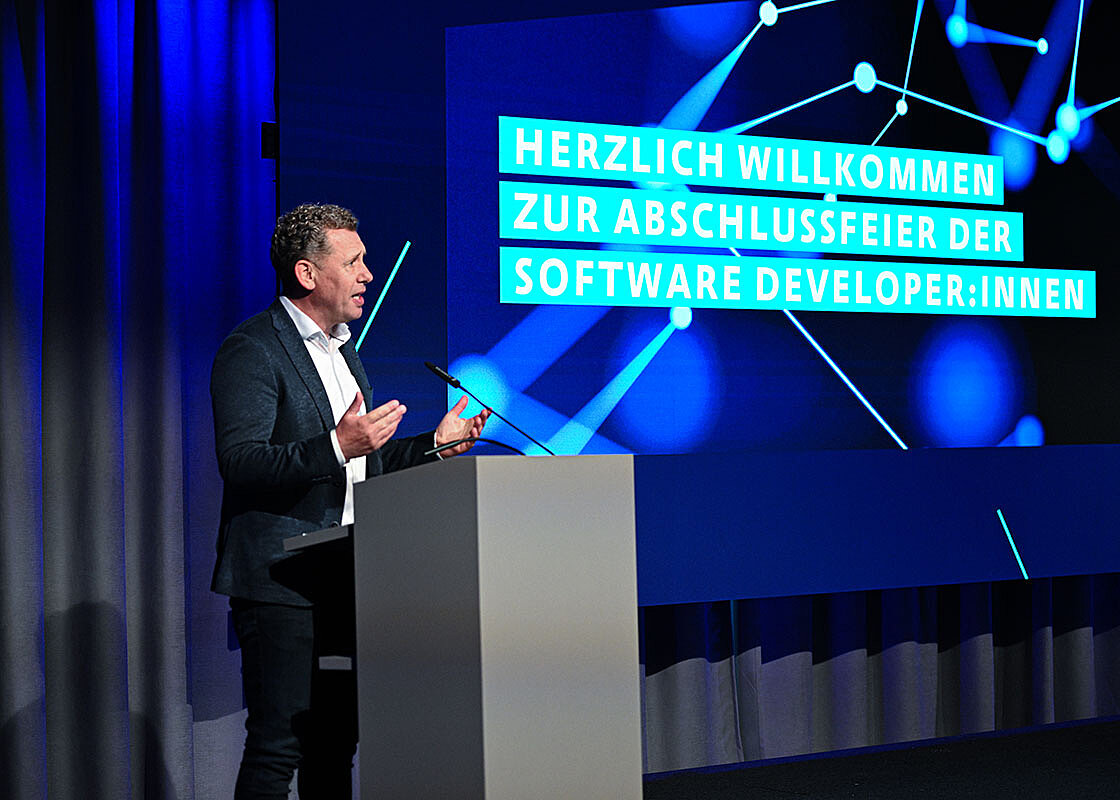 Bernhard Heinzle beim Abschluss der Software Entwickler:innen